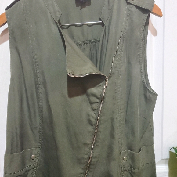 Mossimo Top - Picture 2 of 8